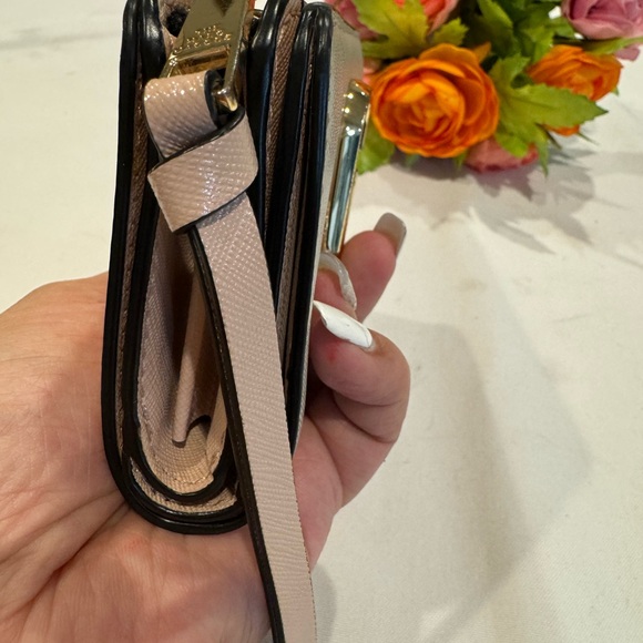 Authentic Marc Jacob’s compact wallet - Picture 4 of 13